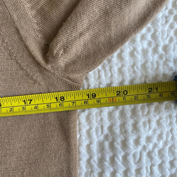 Allsaints Men’s Merino Wool Tan V Neck Sweater Size M Minimalist Quiet Luxury - Picture 5 of 6